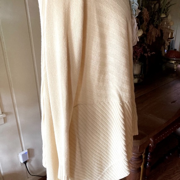 Neiman Marcus Collection Cashmere/Silk Sweater M - Picture 4 of 9